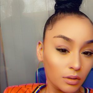 Meet your Posher, Sheila